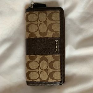 Coach Accordion Zip Signature Canvas Wallet